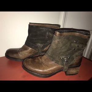 Vera Wang (Brown) Leather Boots size Med.